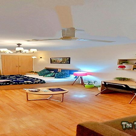 Top Luxury & Couple Friendly Stay Gp By Taj Suites & Studios #New Year Party & Stay Ноида Екстериор снимка