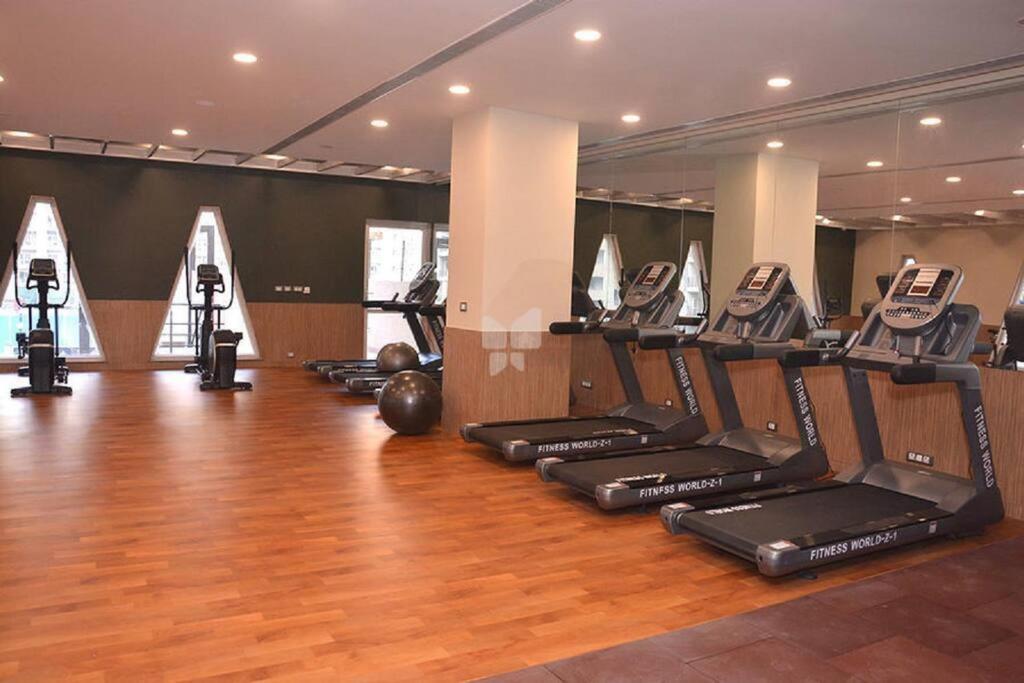 Top Luxury & Couple Friendly Stay Gp By Taj Suites & Studios #New Year Party & Stay Ноида Екстериор снимка