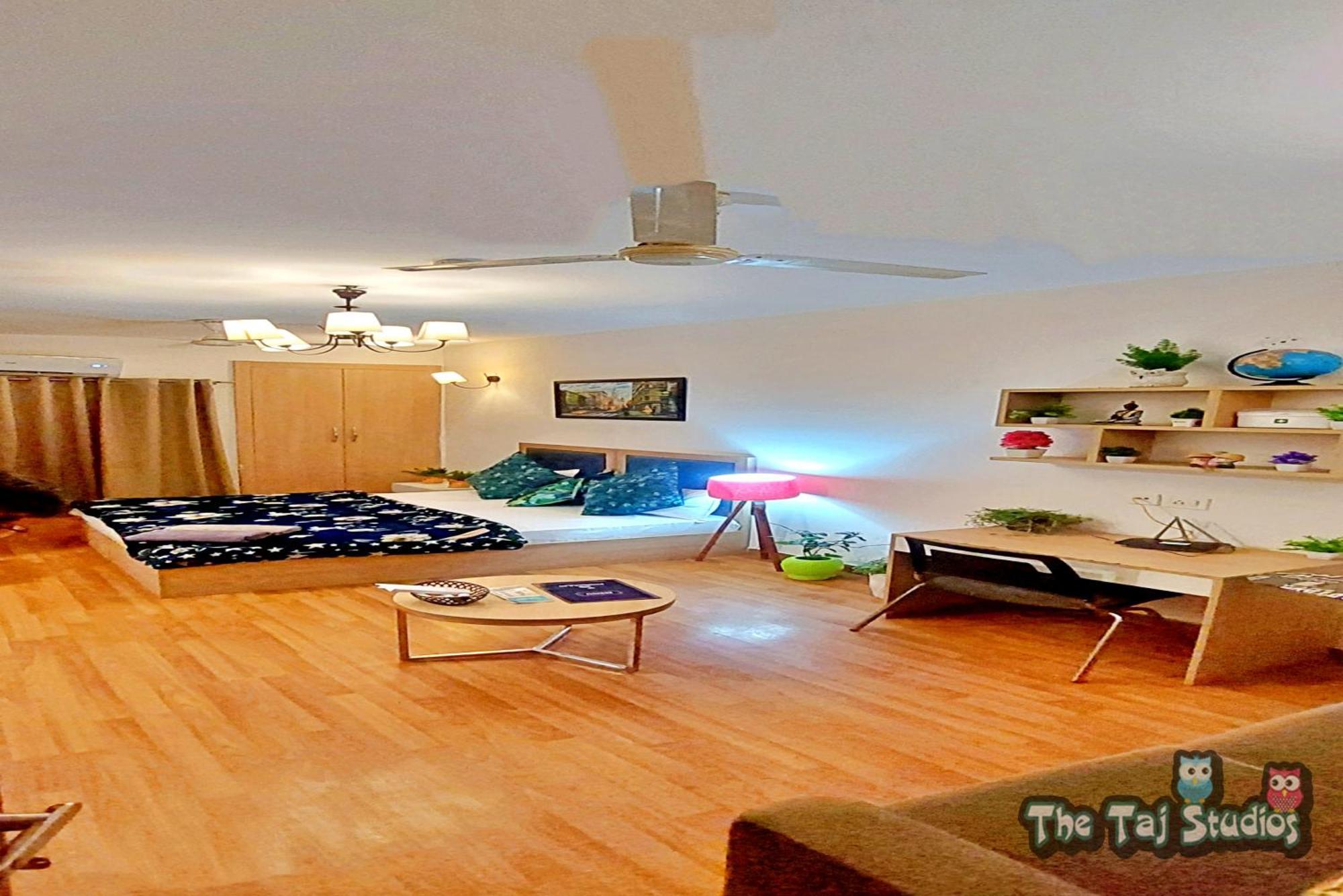 Top Luxury & Couple Friendly Stay Gp By Taj Suites & Studios #New Year Party & Stay Ноида Екстериор снимка